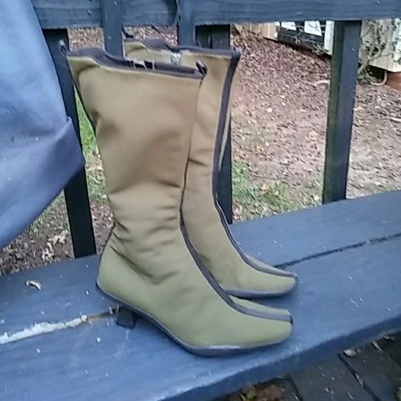 Prada - Picture 3 of 4